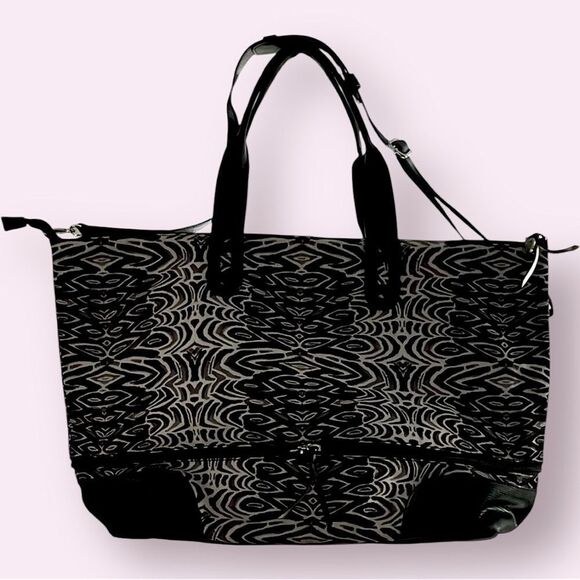 Stella & Dot Getaway Expandable Zebra Tote Bag - Picture 3 of 15